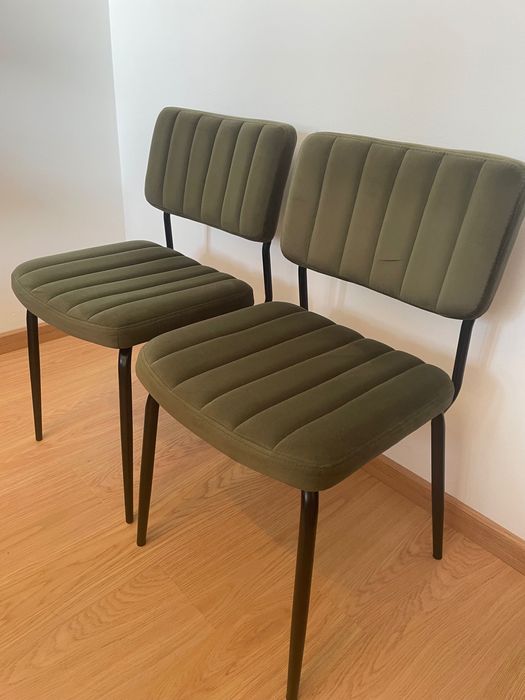 Par de Cadeiras em Veludo Verde – Estilo Retro – Como Novas