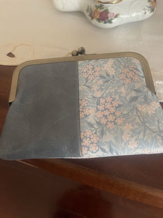 Carteira nova de senhora