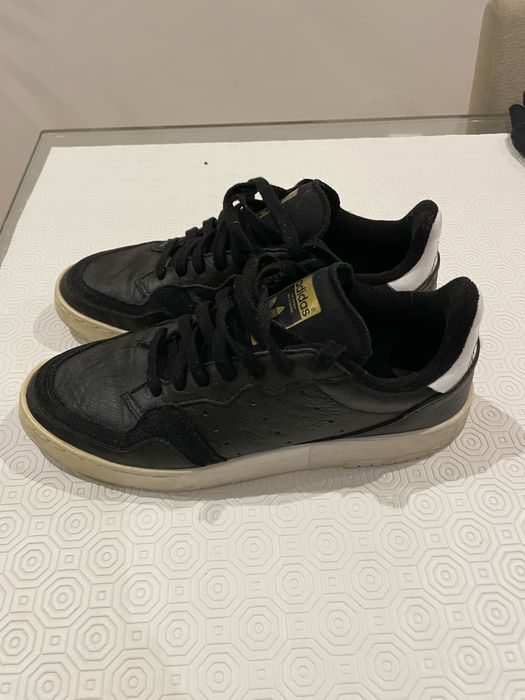 Adidas de cabedao preto, muito bom estado.