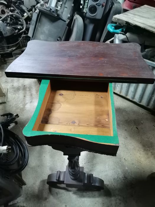 Mesa de jogos com pano verde