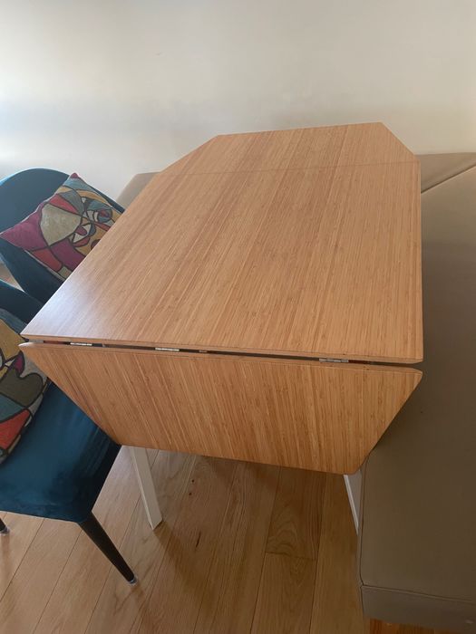 Conjunto mesa e bancos de refeição
