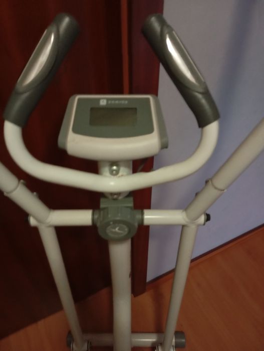 Vendo equipamento de ginástica Elitica
