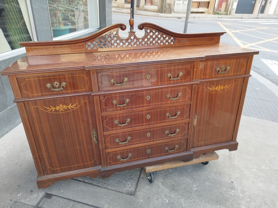 Móvel aparador antigo