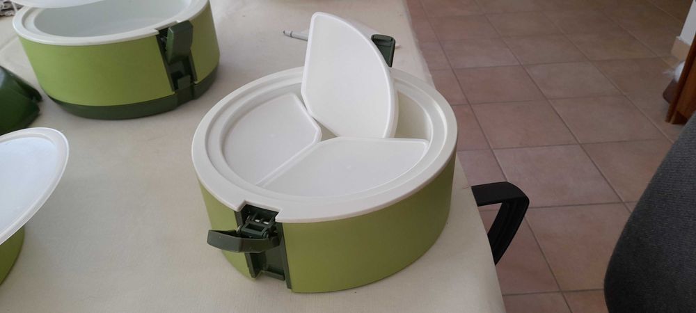 Lancheira com 3 recipientes encastráveis