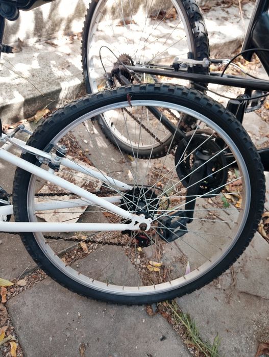 2 Bicicletas WBT World Bike Tour	Adulto - EM muito bom estado.