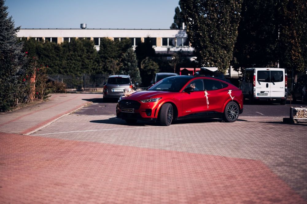 Auto do ślubu limuzyna samochód do ślubu