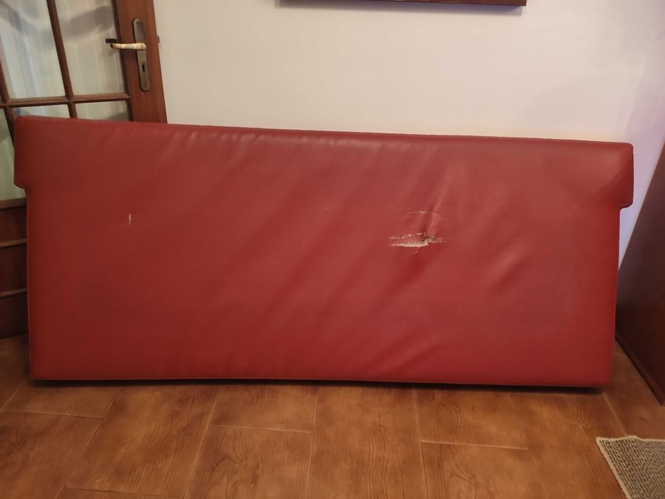 Sofá usado com pequeno defeito