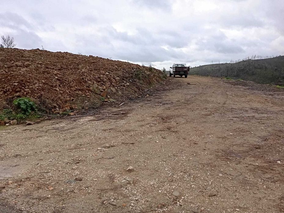 Dois Terrenos à Venda em Rabacinas – 2180m² (c/ Furo) + 5120m²