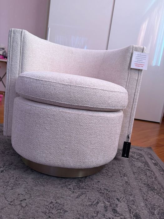 Продам вращающееся кресло новое Eichholtz модель Amanda.