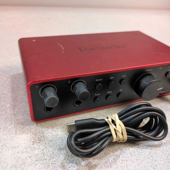 Focusrite Scarlett 2i2 4 gen. USB-C + kabel, działa jak nowy