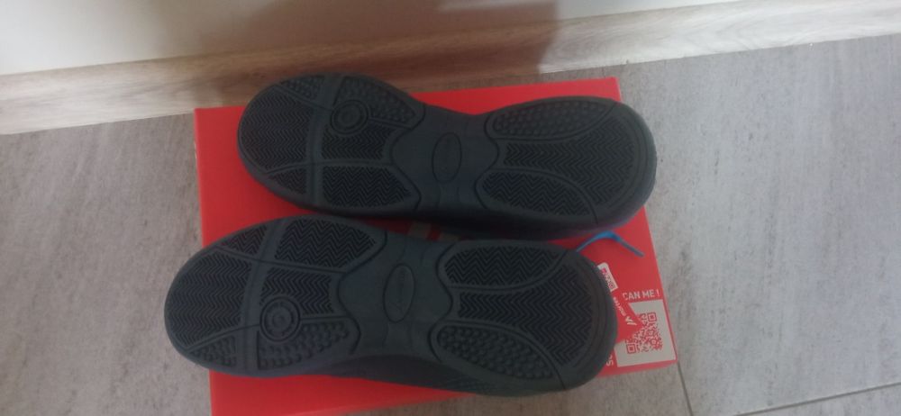 Buty chłopięce roz 38  ( nowe )