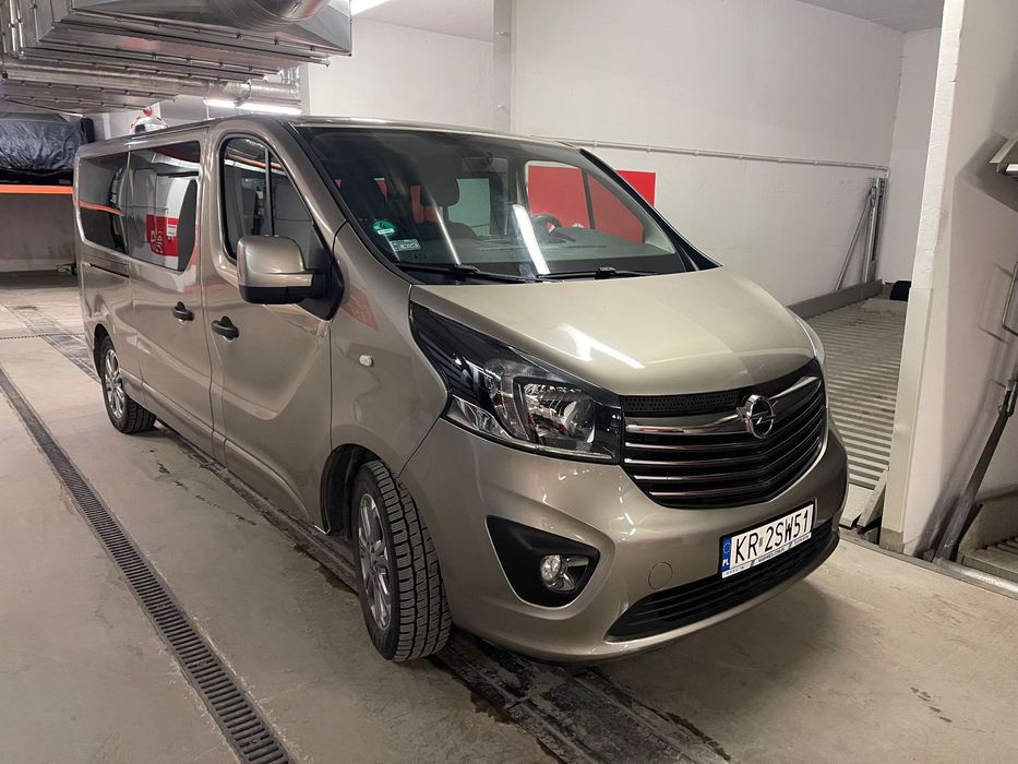 Opel Vivaro Opel Vivaro 1.6 125km Długi 9 os.