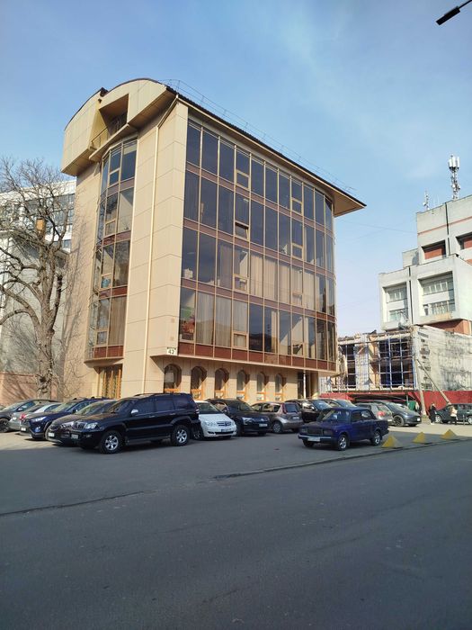 Оренда приміщення на 1 поверсі площею 130 кв.м.