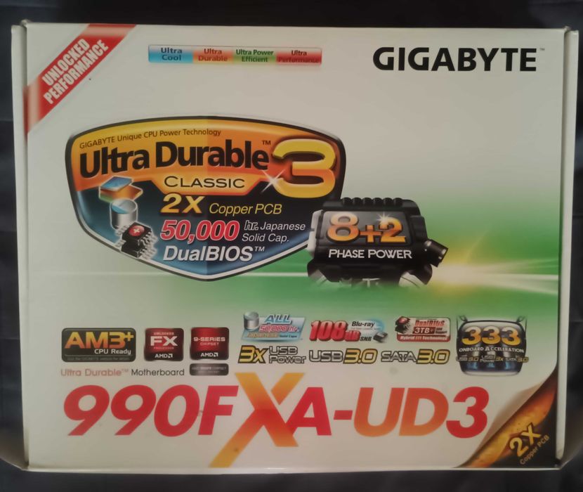 Материнська плата Gigabyte GA-990FXA-UD3