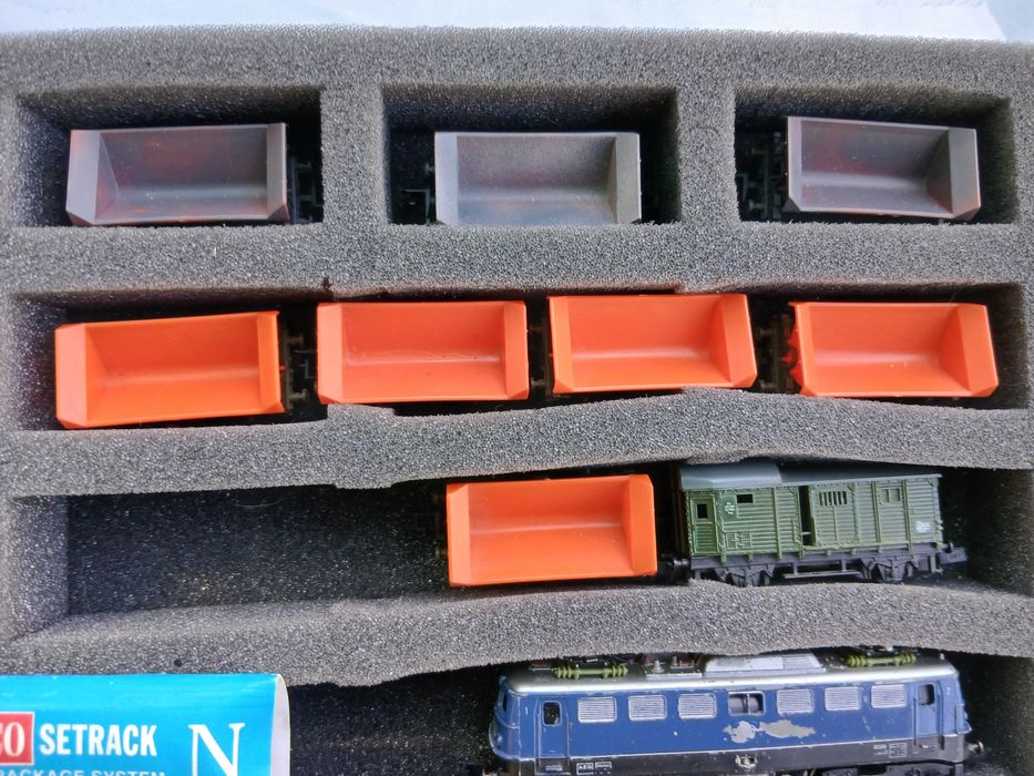 Escala N. 1:160 N Gauge joblot. Loco's, trucks, control items, cars/lorries and more.