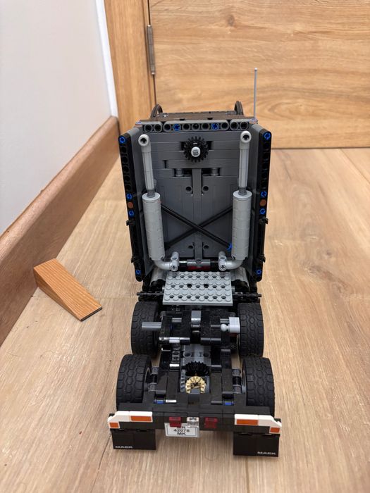 Lego technic Mack Anthem