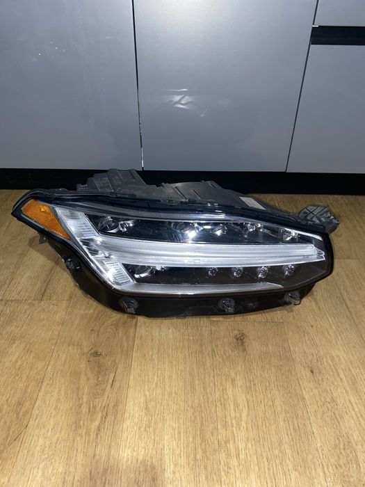Фара права Volvo XC90 31655707 USA 2019-