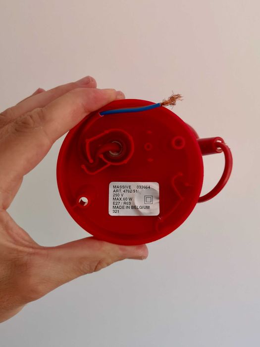 Aplique de parede vermelho dos anos 80/90 – Massive; feito na Bélgica