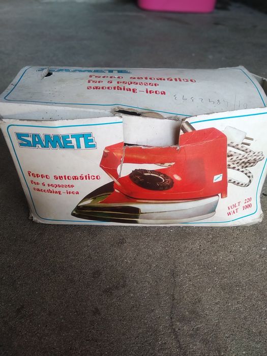 Máquina de picar carne Elys 620 e ferro de passar Samete