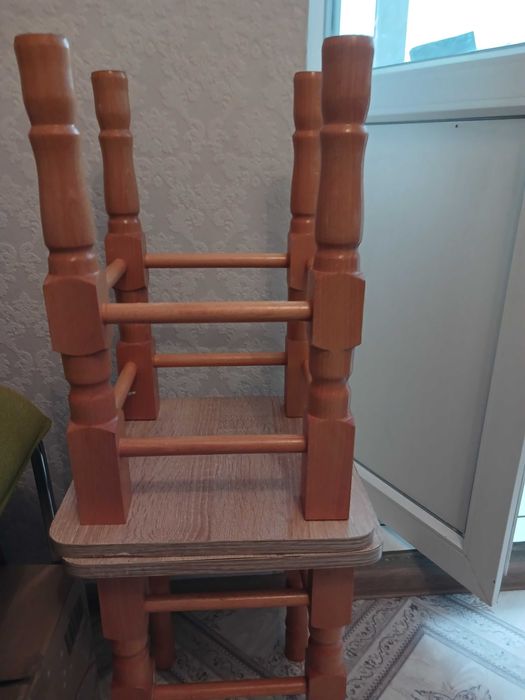 Табуретки 2 штуки 1000 грн