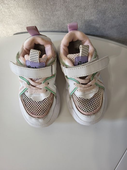 Кросівки на дівчинку 24