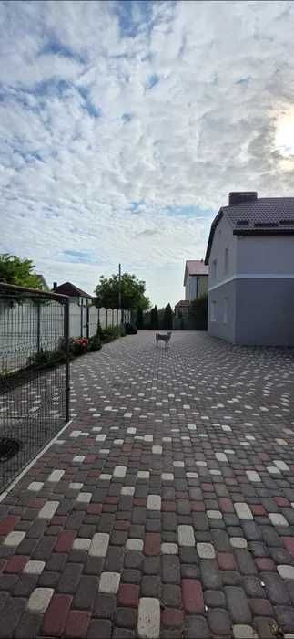 Продам 2х поверховий будинок,Рогань, 182м2 з євроремонтом(код 5325)