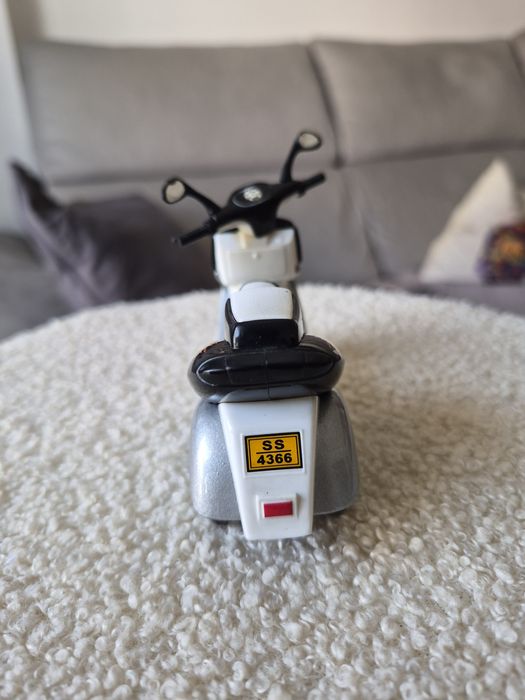 Scooter SS 4366 Escala 1/18