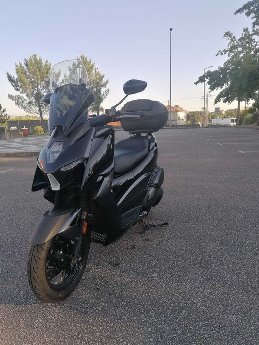 Scooter Zontes 125 M (2023) – Full Extras – Top Case Shad, Quad Lock, Pneus Novos