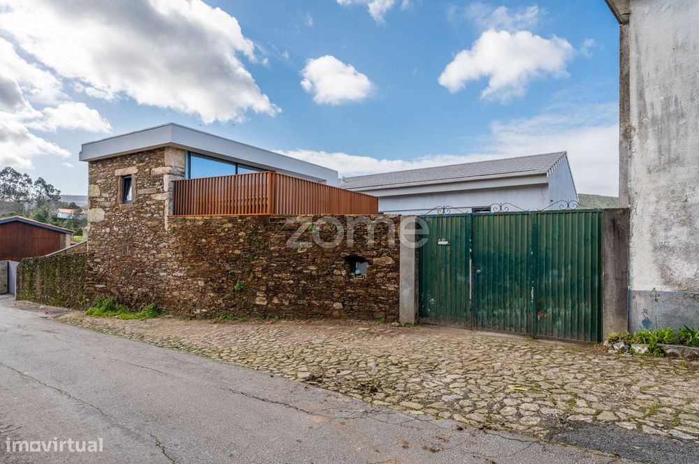Moradia T4 Nova em Pedra com Piscina | Venade a 5 Minutos de Caminha