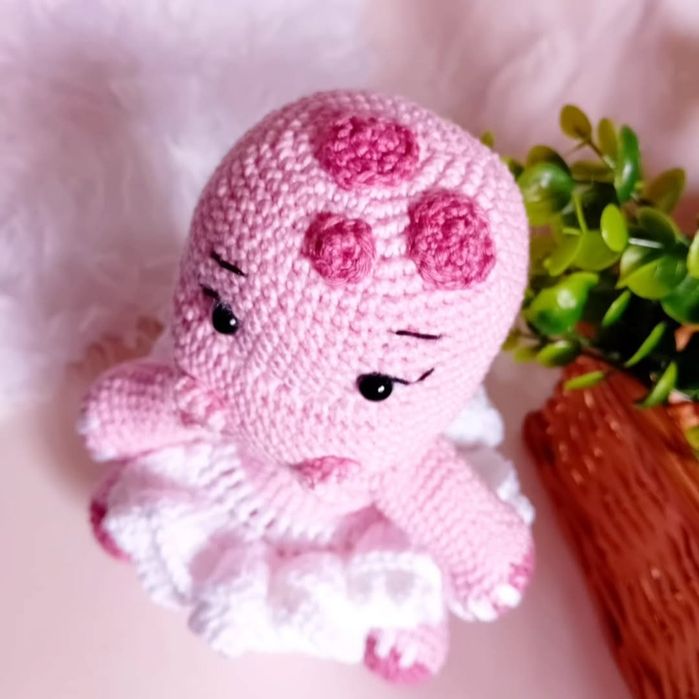Mel, bonequinha em amigurumi