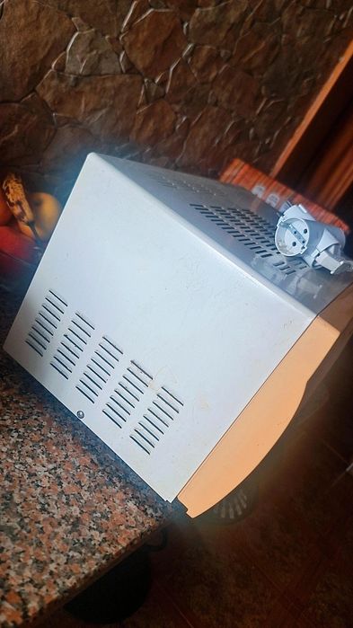 Microondas KUNFT P70B17P-A3 (para peças)