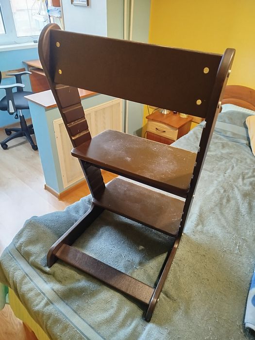 Зростаючий стілець