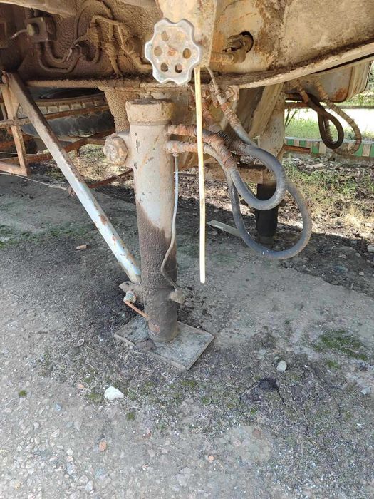 Полуприцеп цистерна 22.3 куб.м. (4 секции по 5.55 ) 3 оси продам