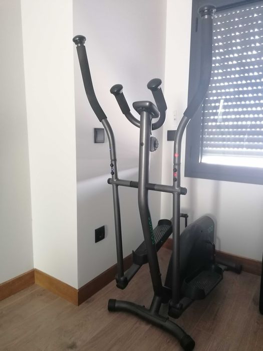 Bicicleta elíptica domyos 100, com pouco uso. Perfeito estado