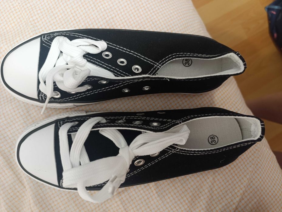 Sapatilhas Pretas NOVAS