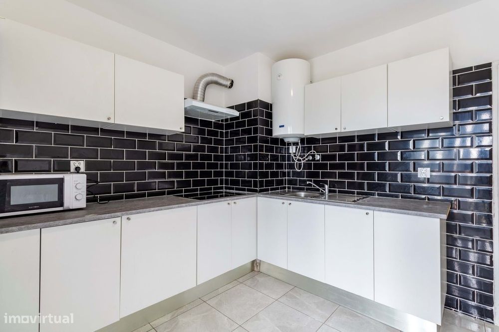 Apartamento T3+1 c/ Marquise em Santo António dos Cavaleiros