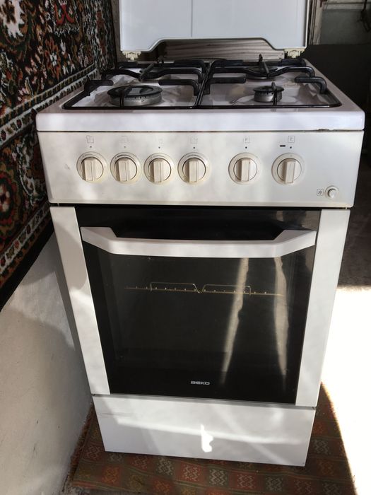 Продам газову плиту BEKO