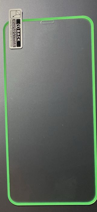 Захисне скло на Iphone 11 з кантом, що світиться в темряві