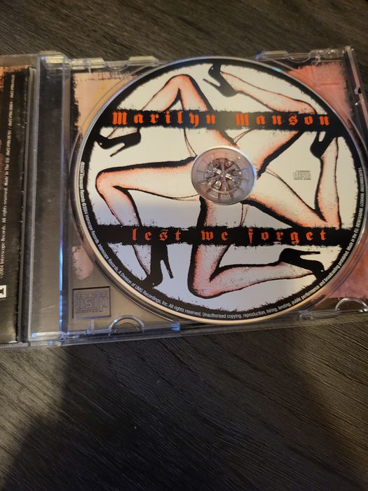 CD Marilyn Manson - Lest We Forget: The Best Of (Edição Oficial de Grandes Êxitos)
