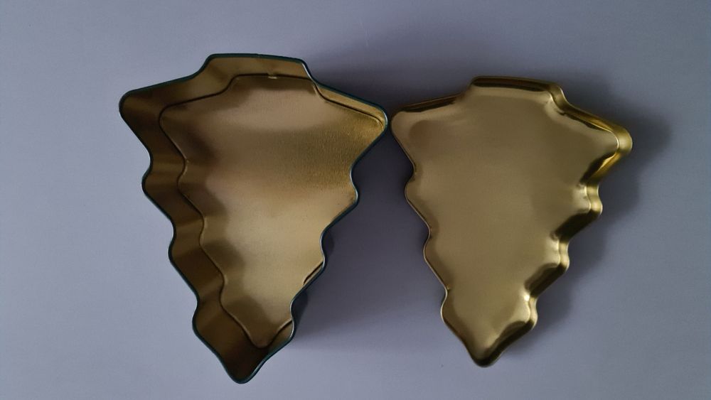 Metalowe pudełko w kształcie choinki 18x14 cm