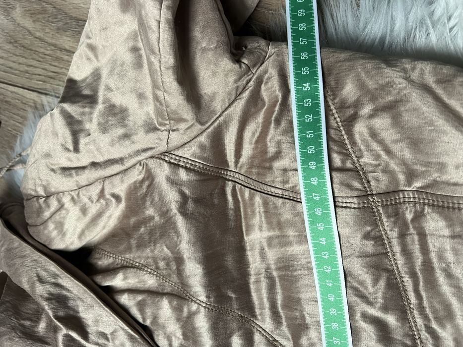 Beżowo złota kurtka damska elegancka błyszcząca 40 L