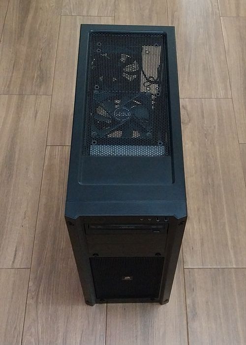 Caixa ATX Corsair Carbide 300R