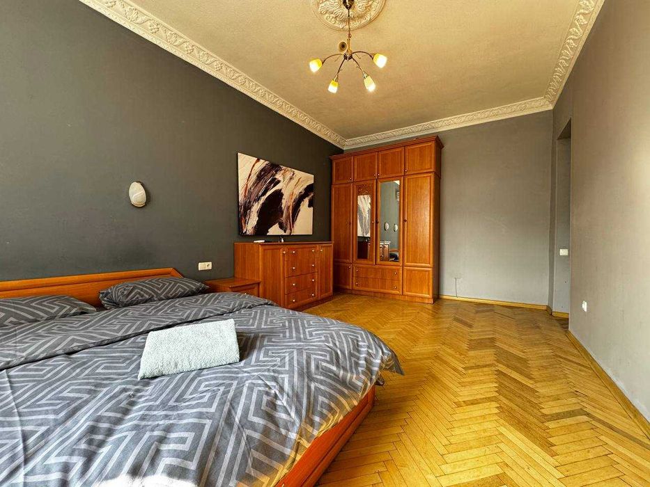 Оренда подобово сучасної 3к квартири, м. Палац Спорту (2 хвилини)