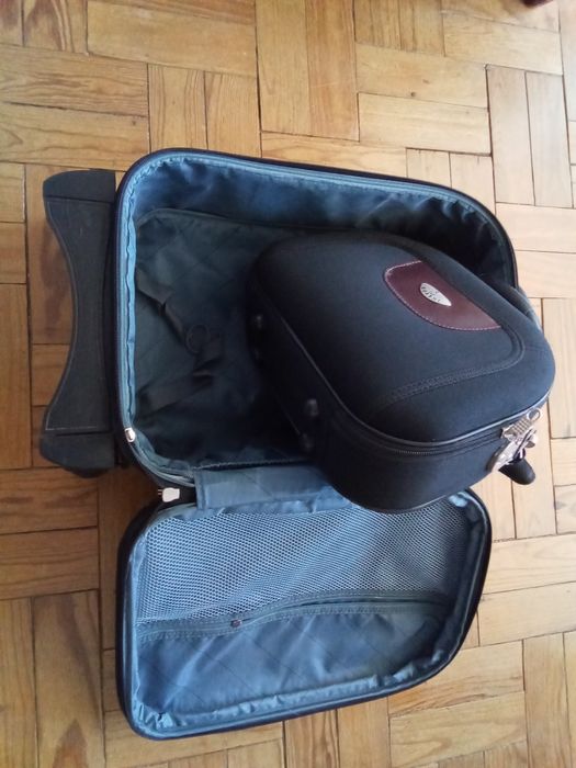 Malas de viagem quase novas