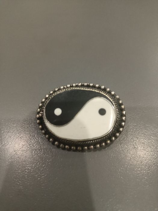 Broszka metalowa Yin i Yang