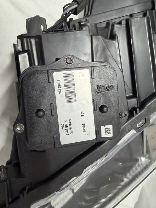 Lampa Prawy Przód VOLVO XC60 LIFT Xenon 13-17r.