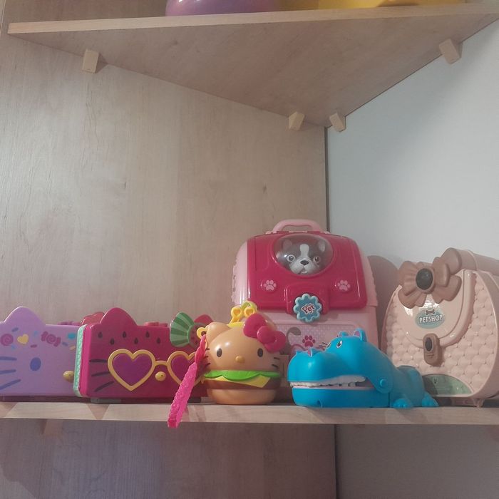 Różne zabawki dla dziewczynek