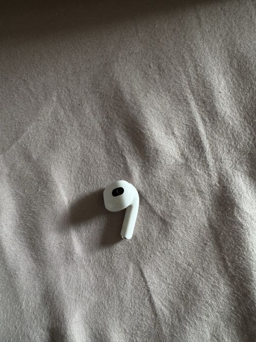 Правий навушник air pods 3