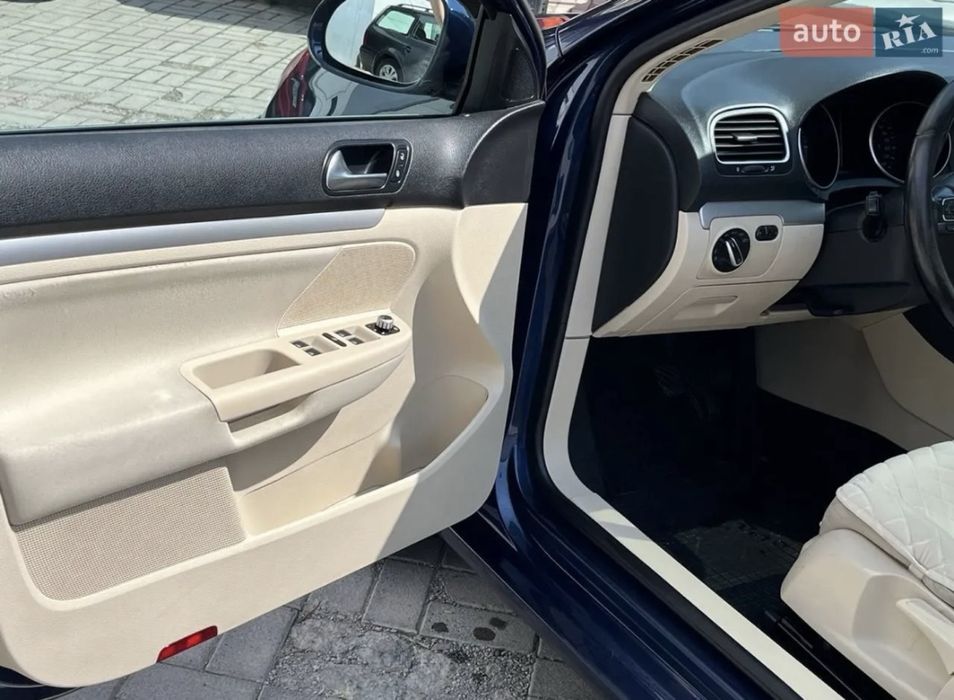 Продам Volkswagen Golf 2010