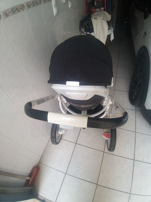 Carrinho de bebê quinny